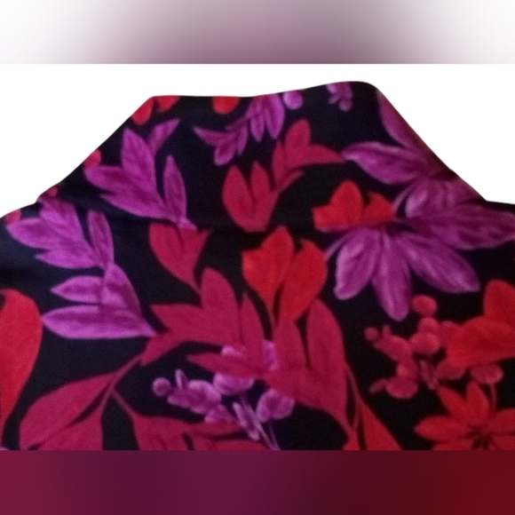 Tommy Bahama -NWT Black Shift Dress W/Red & Purple Floral Print, Short Sleeve - Picture 6 of 11